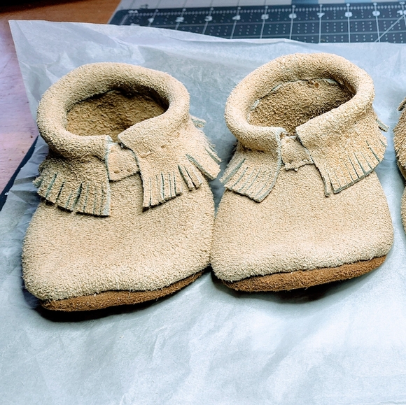 Custom made toddler suede elk moccasin - Picture 1 of 4
